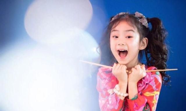 期待lucky小朋友快点长大,继承妈妈的演艺事业,给大家带来更多的欢乐