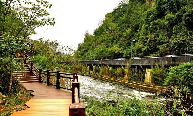 耗300亿!贵阳“超大”公园火了,面积比人民广场大3倍,全天开放休闲区蓝鸢梦想 - Www.slyday.coM 耗300亿!贵阳“超大”公园火了,面积比人民广场大3倍,全天开放休闲区蓝鸢梦想 - Www.slyday.coM