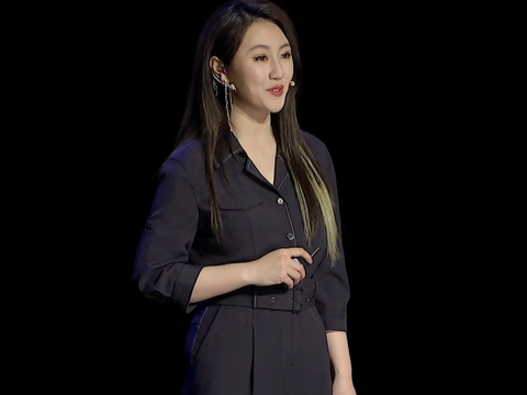 (myos产品经理徐可馨)(全新myos系统丰富壁纸)发布会还带来了一款时尚