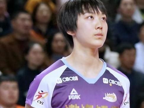 天津女排的陈博雅适合往全面型主攻发展还是往全面型接应发展