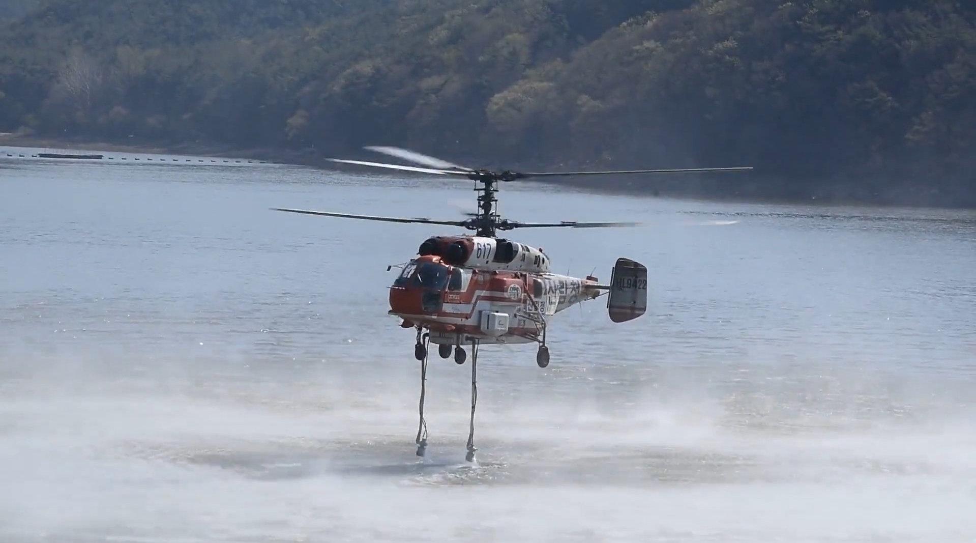 卡莫夫设计局,卡-32消防直升机,水面作业镜头!