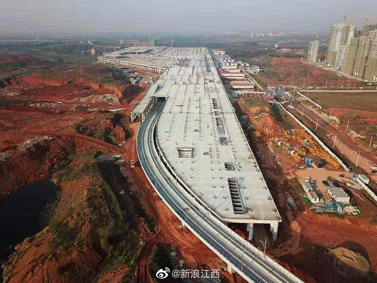 第一列南昌地铁4号线首列车入库望城车辆段