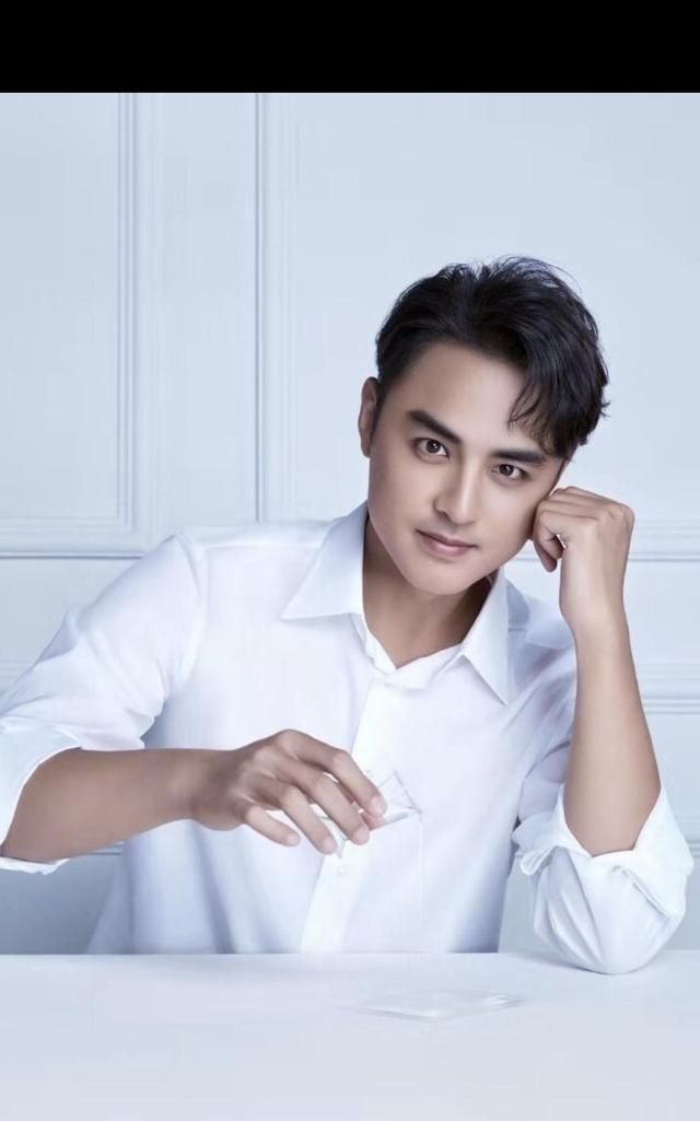 明道获美妆界奥斯卡奖项小猪前女友同场成最大亮点