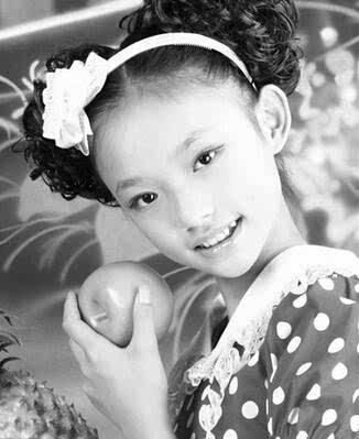 可以说林允在小时候的文艺细胞,就非常的强大.