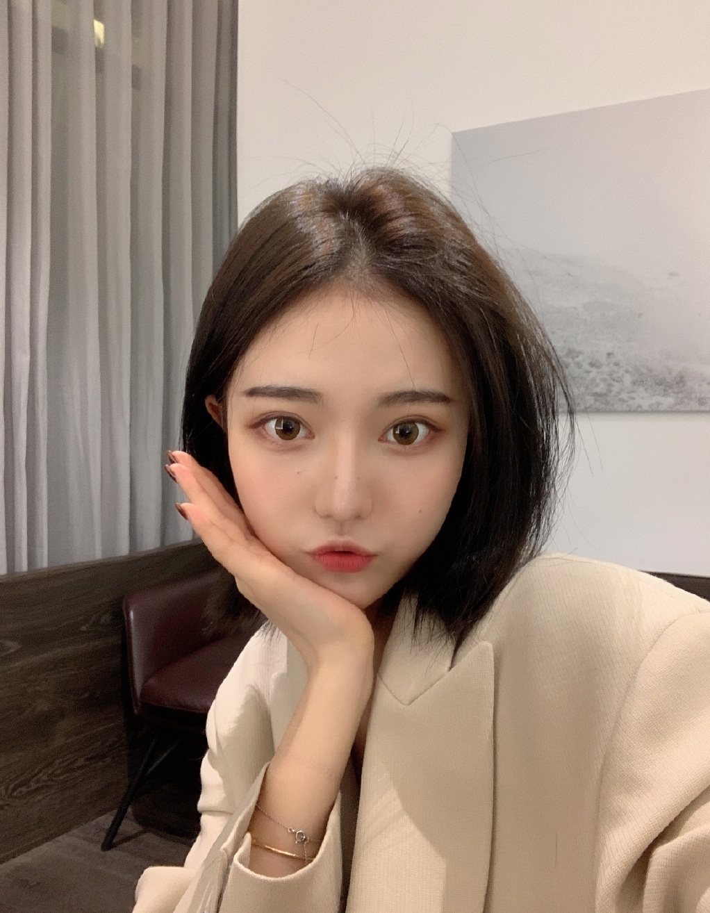 "65页ppt"女主角私人生活照曝光:是一个温柔大方的女孩子