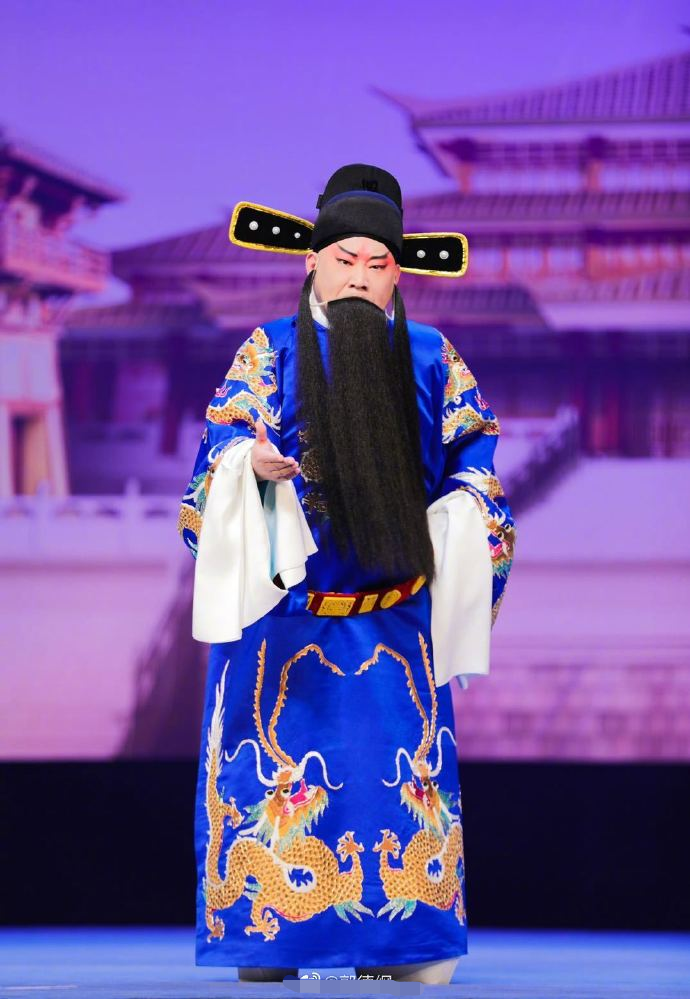 在德云社大封箱之前,郭德纲是很忙的,忙得有种让人感觉这次的封箱都是