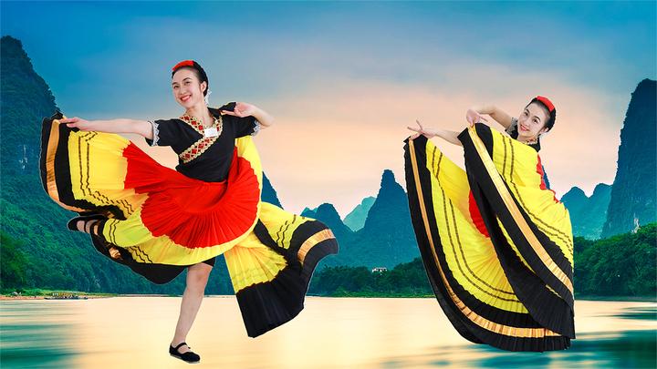 糖豆广场舞课堂《大凉山上卡沙沙》彝族大摆裙舞