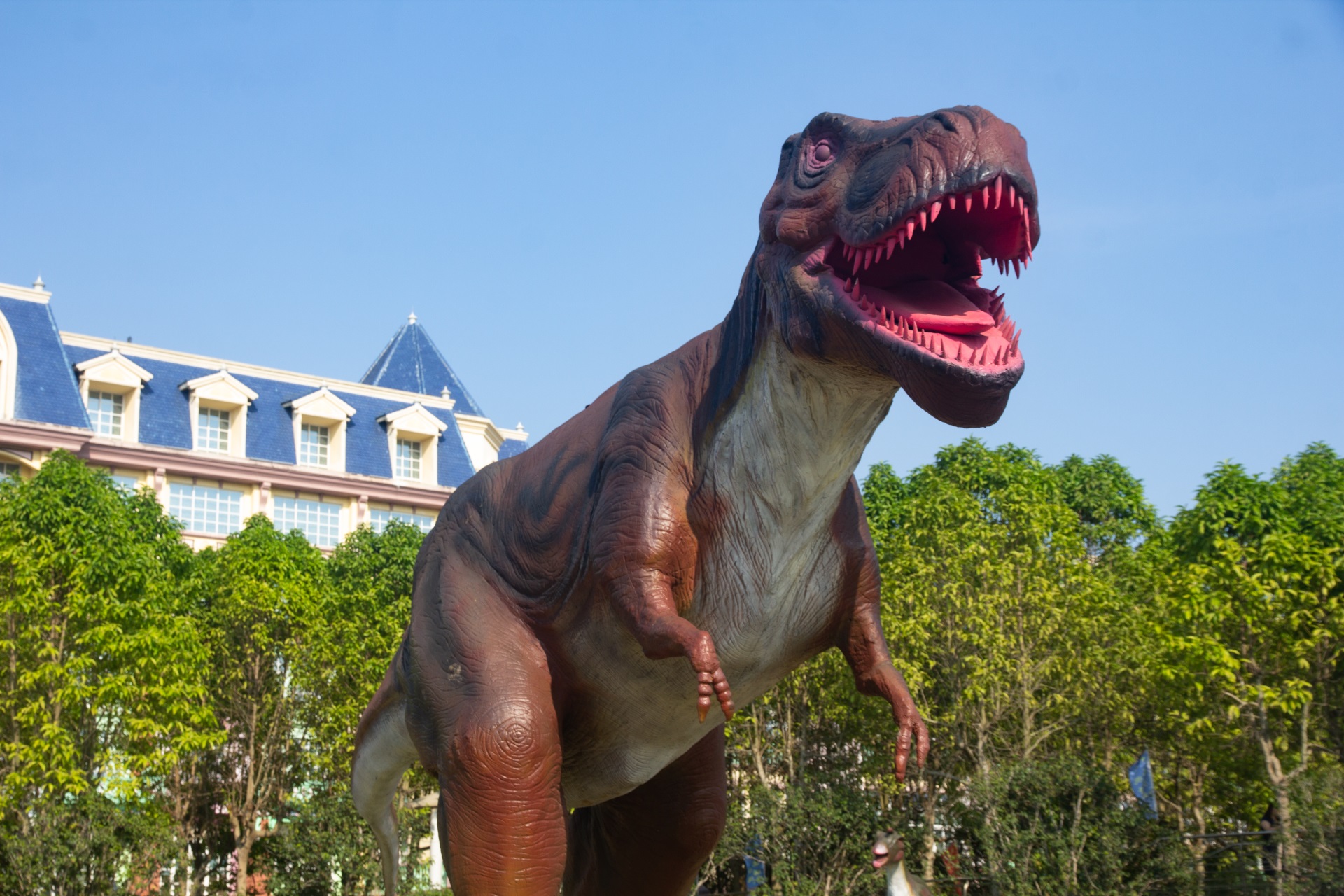 广州南沙新开一个恐龙公园十几只恐龙能吼能叫还会动