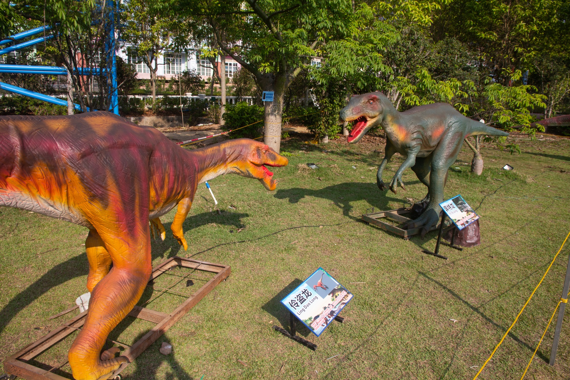 广州南沙新开一个恐龙公园十几只恐龙能吼能叫还会动