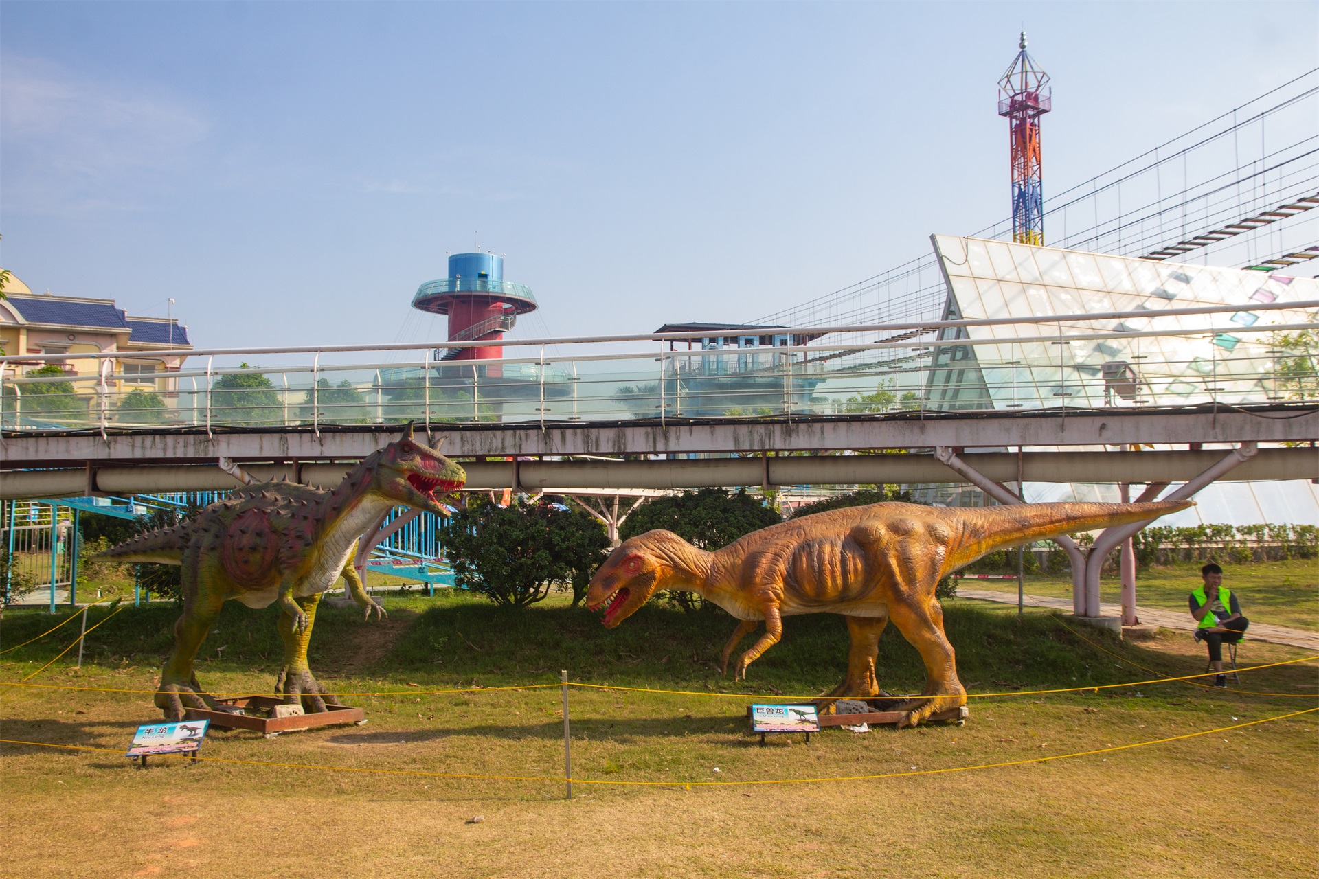 广州南沙新开一个恐龙公园十几只恐龙能吼能叫还会动