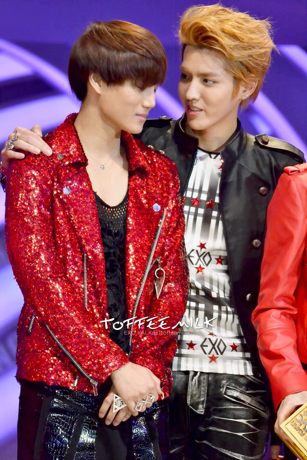 吴亦凡和曾经的好兄弟黄子韬的亲密合照|好兄弟|黄子韬|吴亦凡_新浪