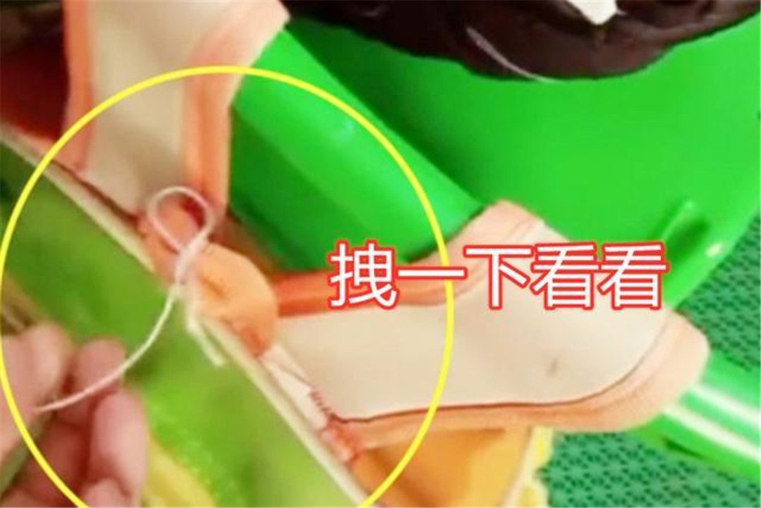 孩子书包上有一根白绳,幼儿园老师很好奇,拽出后称赞:家长有才休闲区蓝鸢梦想 - Www.slyday.coM 孩子书包上有一根白绳,幼儿园老师很好奇,拽出后称赞:家长有才休闲区蓝鸢梦想 - Www.slyday.coM