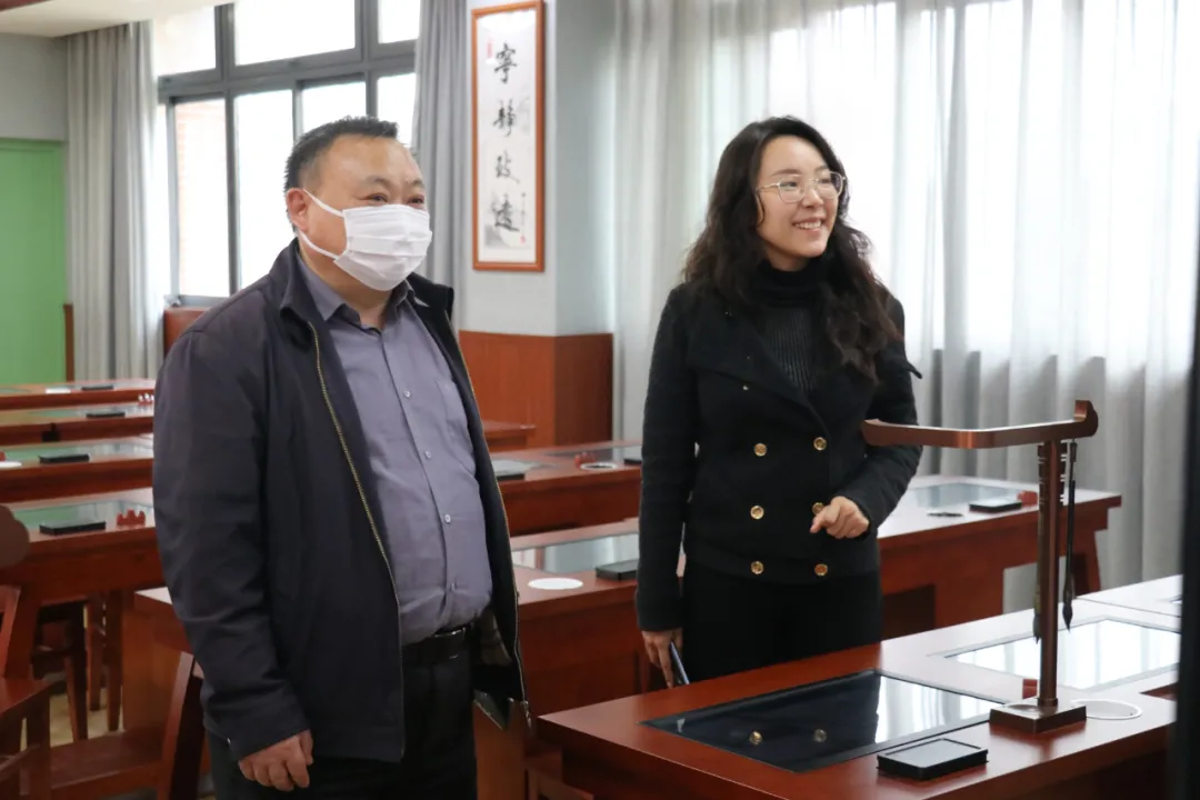 重庆市教委程翔宇处长一行莅临星辰中学视察中招体考工作