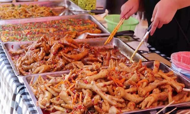 个旧晚上22点后哪里好玩不妨去爬个山泡一下温泉