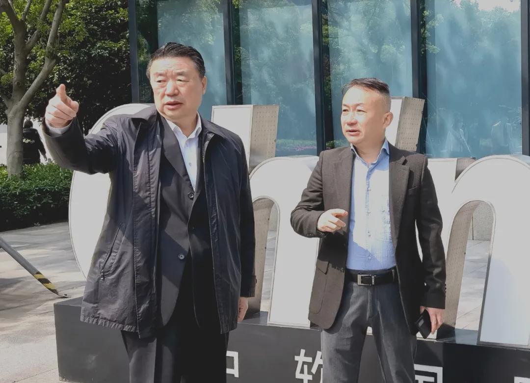 董峰在中软国际参观考察时强调 要加快数字经济建设