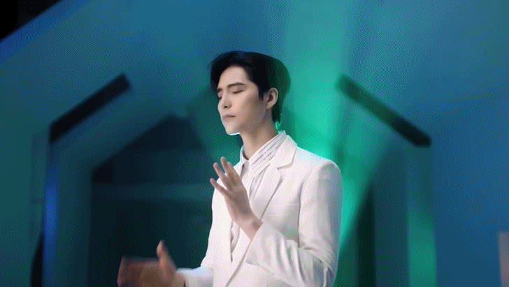 阿云嘎歌声鲨我一次阿云嘎戴沐白的look鲨我千万次