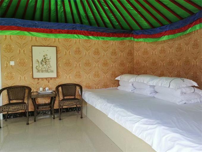 乌兰布统德龙度假村酒店,蒙古包里赏茫茫草原,清水锅煮手把羊肉