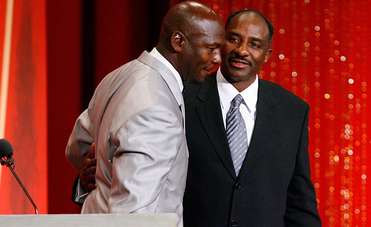 乔丹是科比的名人堂引荐人,那乔丹的引荐人又是谁?当了2次状元休闲区蓝鸢梦想 - Www.slyday.coM 乔丹是科比的名人堂引荐人,那乔丹的引荐人又是谁?当了2次状元休闲区蓝鸢梦想 - Www.slyday.coM