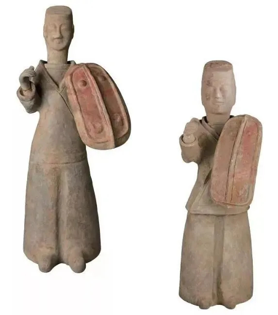 上图_ 持盾彩绘陶俑 东晋而《晋书-郗鉴传》也有峄山坞的记载.