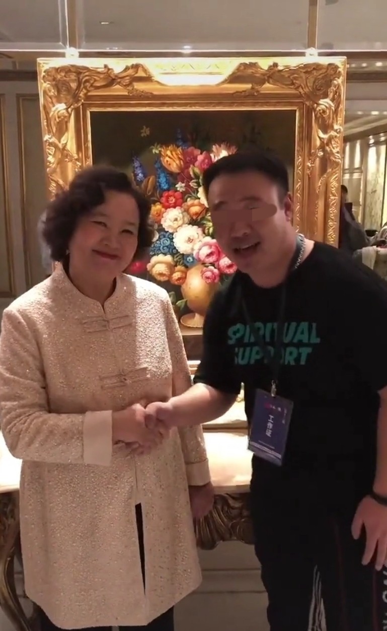 65岁老戏骨方青卓状态好说英文派头足曾险遇空难被老公救回命