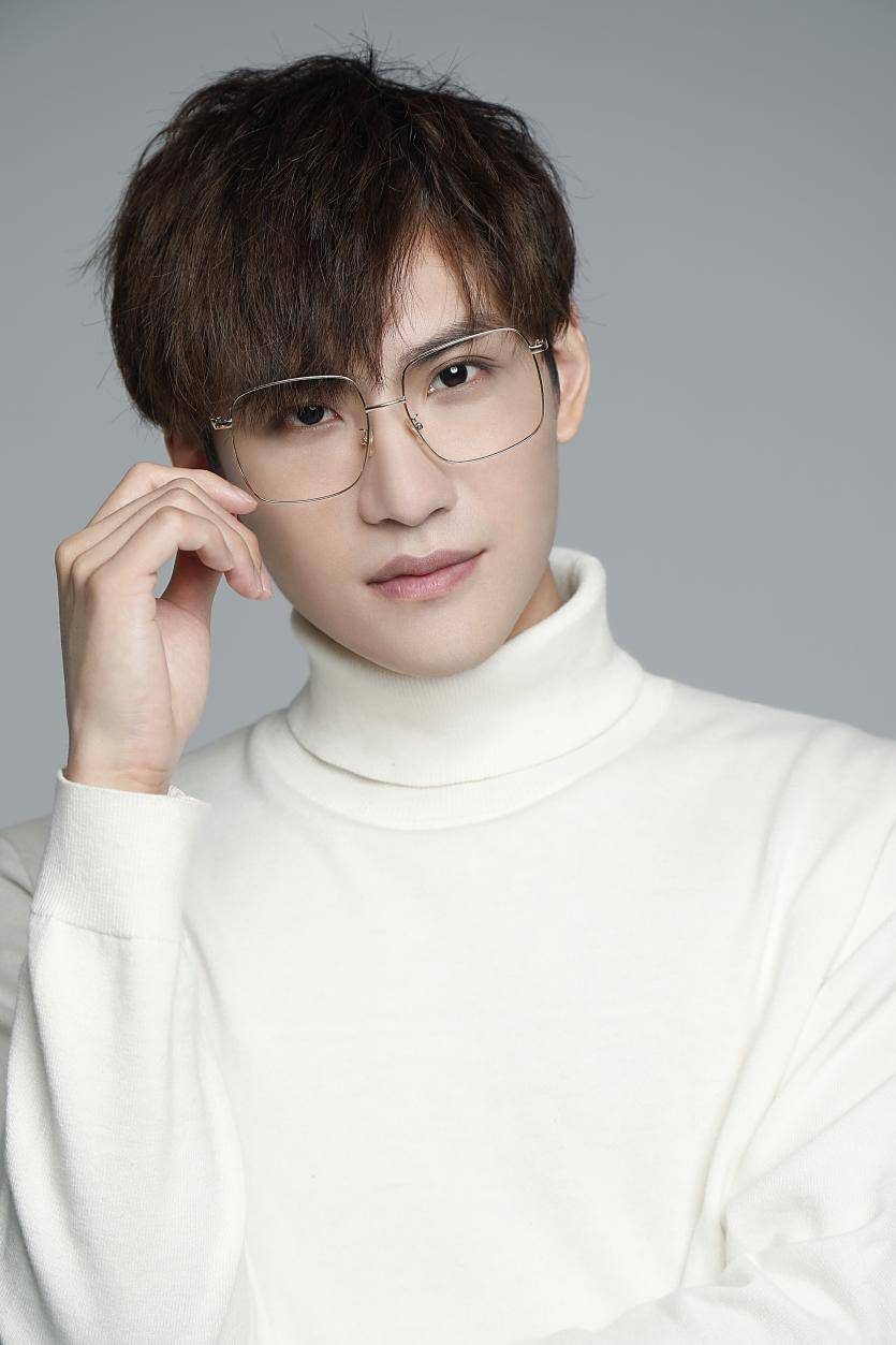 从阳光少年到文艺青年 陈品延用"眼"技诠释