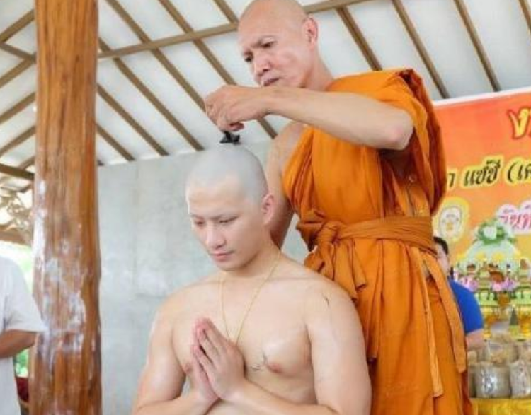 他因高颜值走红,27岁与另一半奉子成婚,却在娃2个月时剃发出家|徐志贤