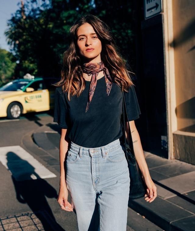 戴丝巾的女人很优雅,春夏季最全"丝巾"搭配指南,美得高级大气