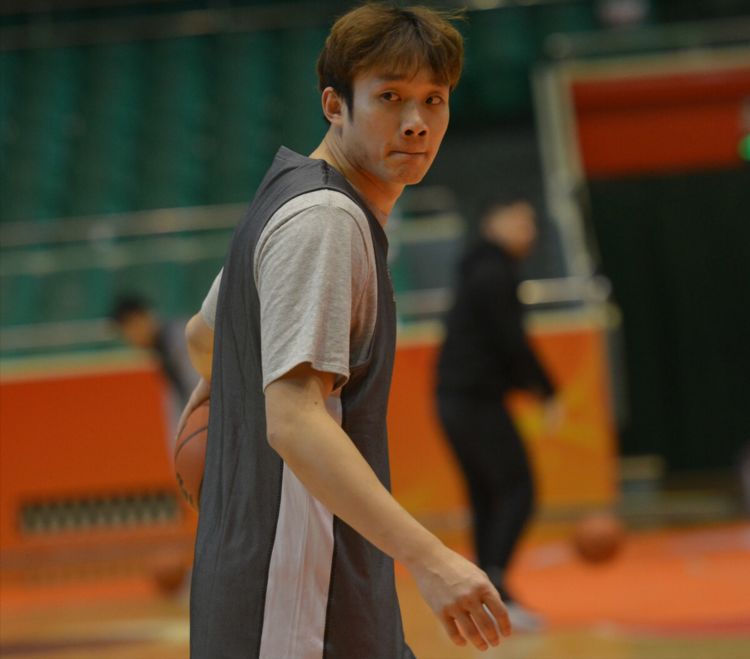 并且是该项目上的夺金热门,主教练刘震也是山东篮球响当当的人物,中国