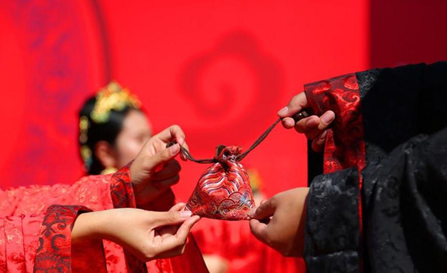 中国传统婚俗文化回归结发仪式成为婚礼保留节目