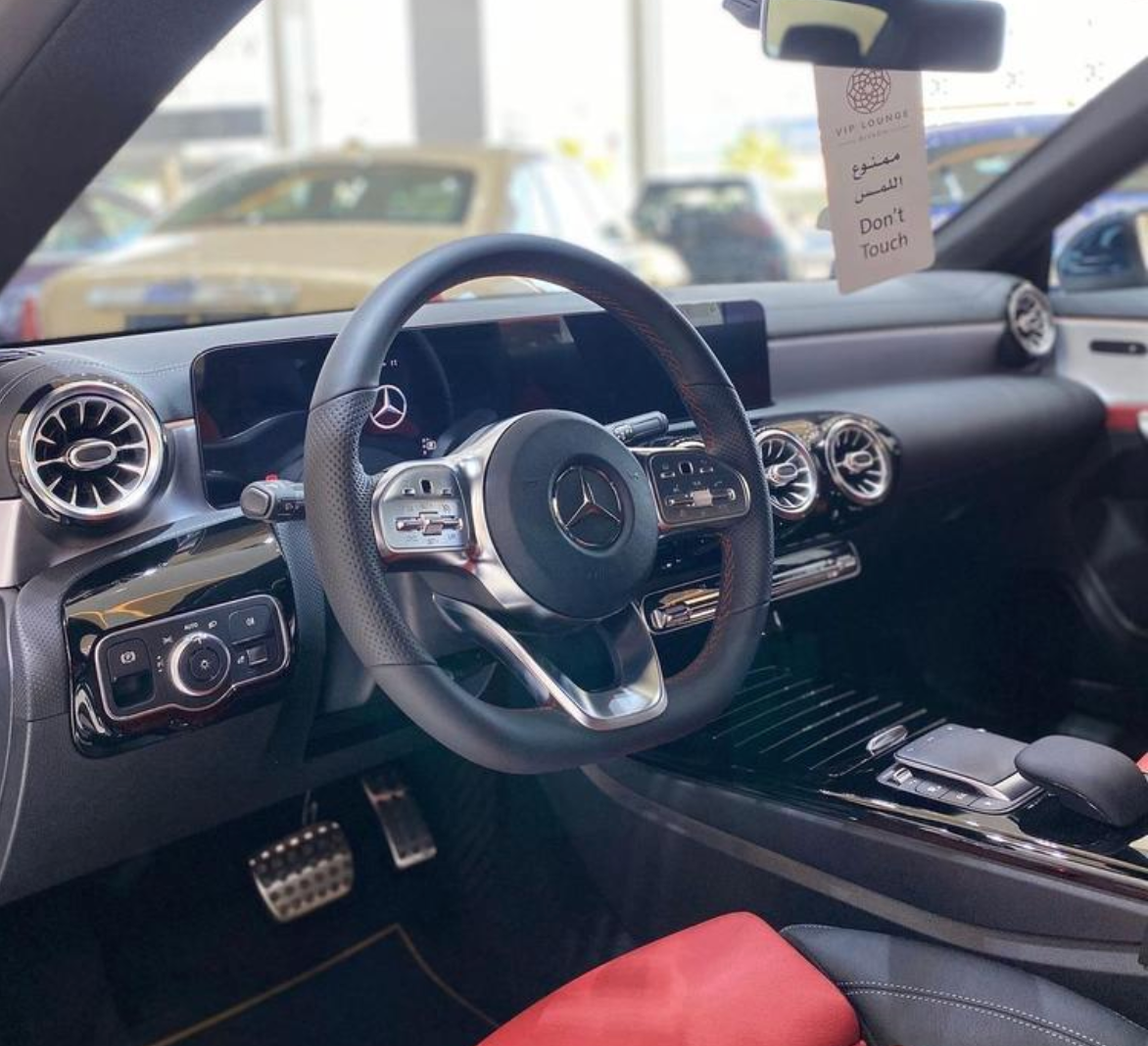 新车速递丨外观优雅内饰有质感全新奔驰cla级海外实拍