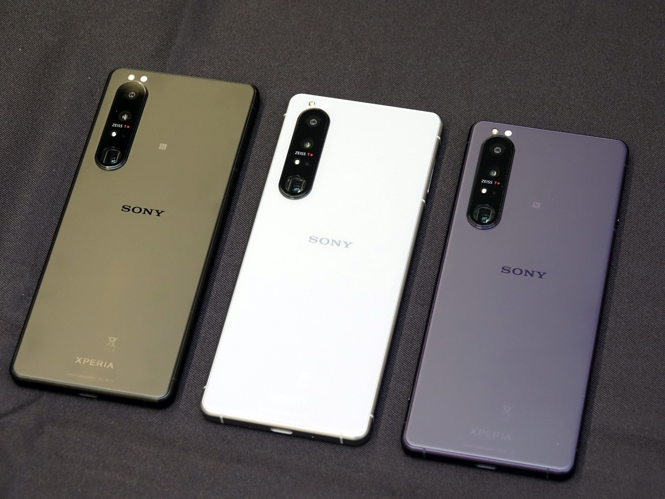 索尼xperia 1 iii正面采用6.