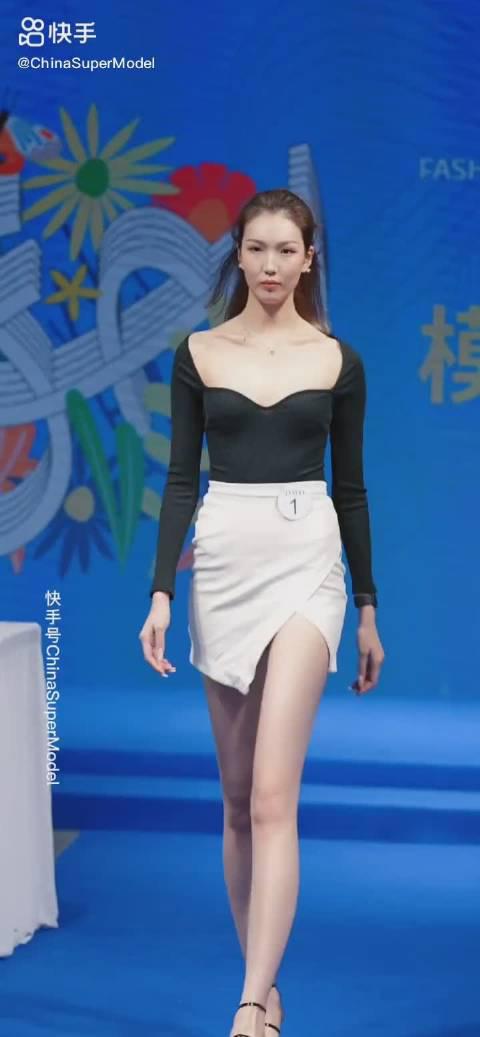 超模中国: 模特面试·气质大模李天舒