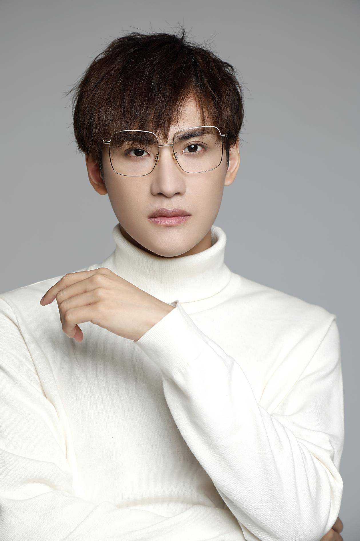 《亲爱的柠檬精先生》里,陈品延饰演男主路南,凭借优质的外形和自然的