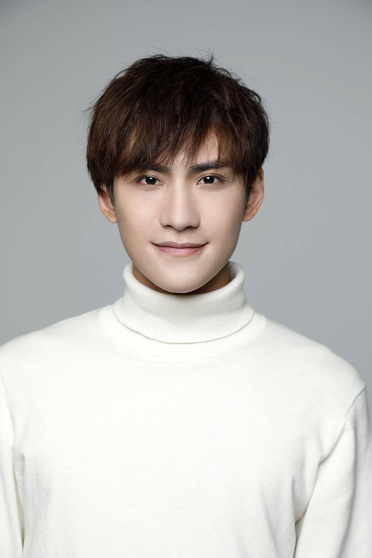 《亲爱的柠檬精先生》里,陈品延饰演男主路南,凭借优质的外形和自然的