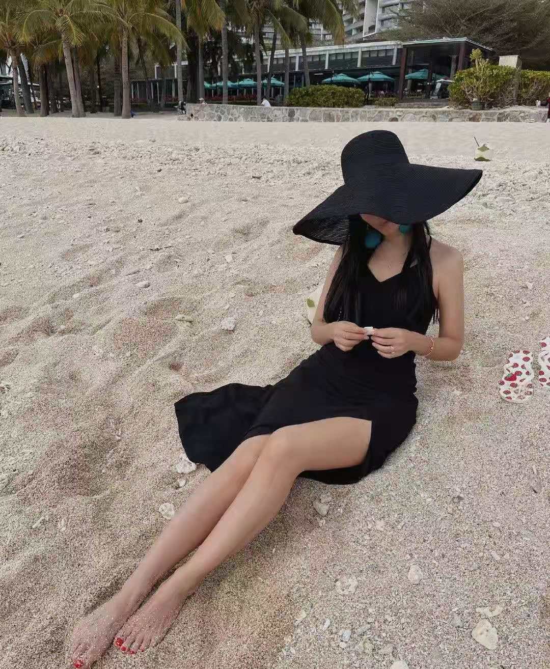 韩庚妻子卢靖姗晒泳装照沙滩跳跃秀身材一双长腿太吸睛