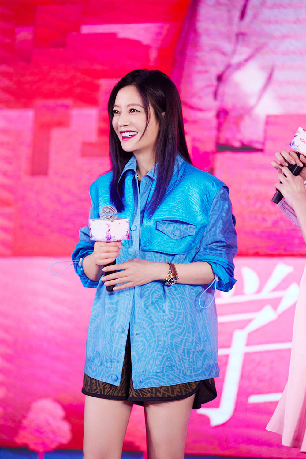 赵薇发布会分享新剧《学区房》