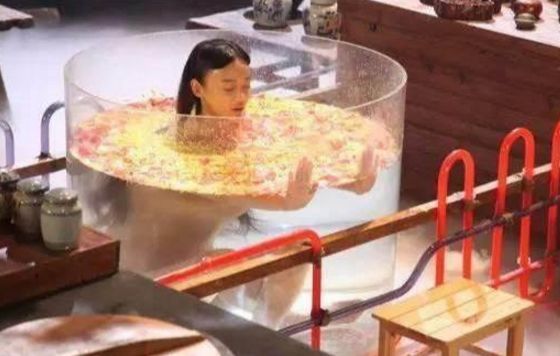 明星戏中洗澡原来是这么拍出来的满满的套路