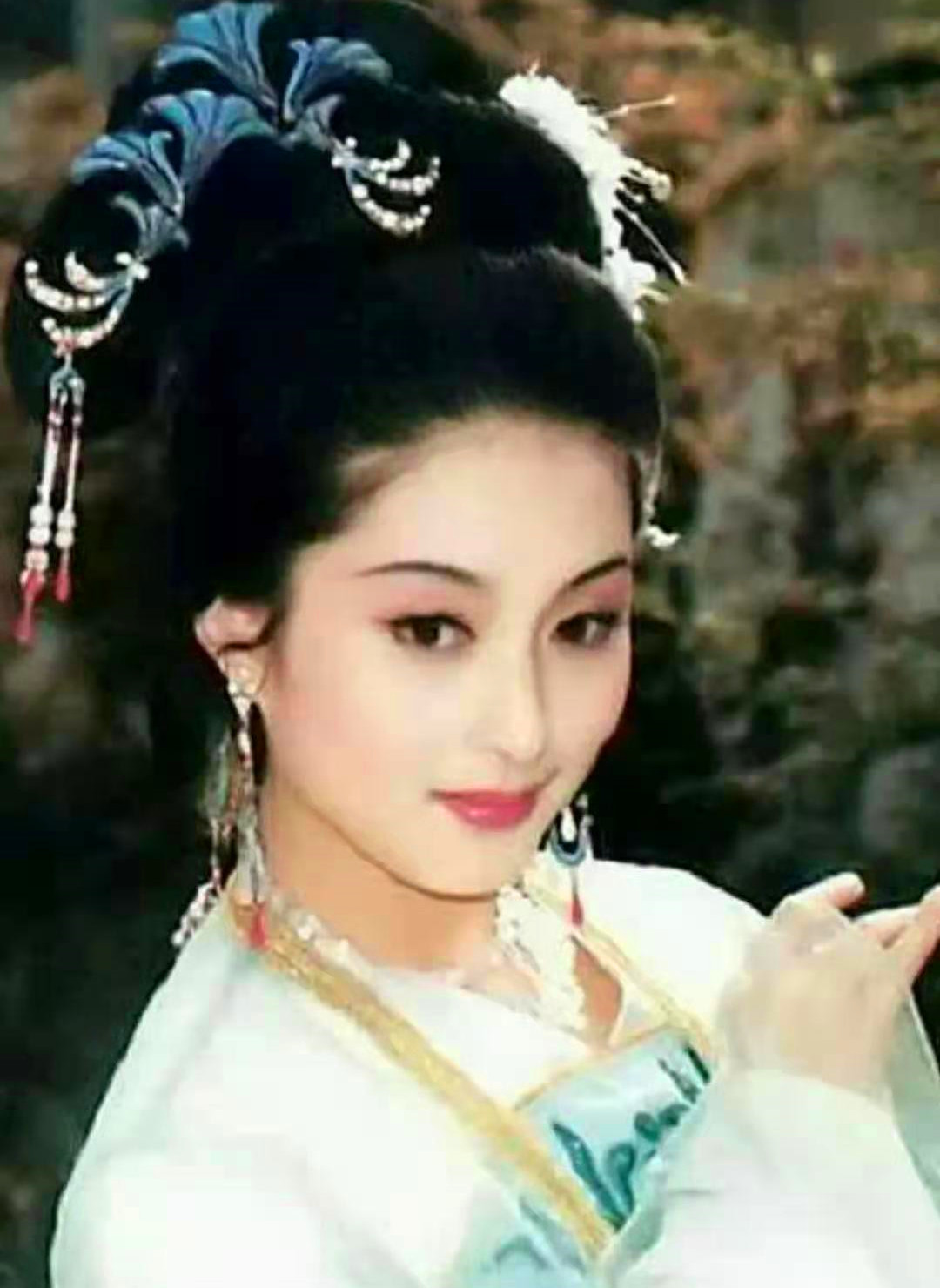 在蒋勤勤的版本前,董智芝被称"最美西施",与后来《三国演义》中陈红