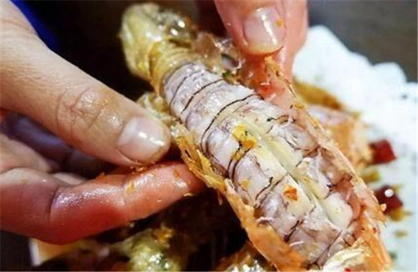 吃了24年海鲜才知道原来皮皮虾自带拉链3分钟剥完一盘