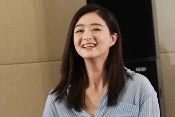 随后,蒋欣就调侃起张国立了:前两天我还问张国立老师,为何会出演《小