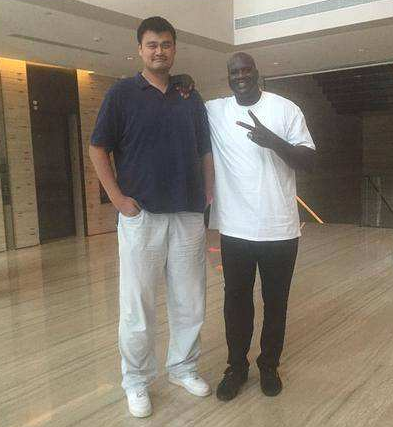 nba版没对比就没伤害易建联臂展输kd奥胖姚明身边显娇小