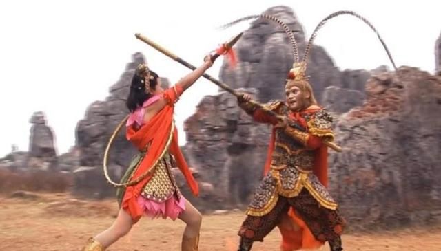 其实孙悟空第一次(因嫌弼马温的官职太小)反下天庭,托塔李天王父子