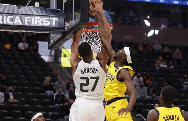 韦德成爵士股东现场督战!联盟第一完成17分大逆转,米切尔伤退!休闲区蓝鸢梦想 - Www.slyday.coM 韦德成爵士股东现场督战!联盟第一完成17分大逆转,米切尔伤退!休闲区蓝鸢梦想 - Www.slyday.coM