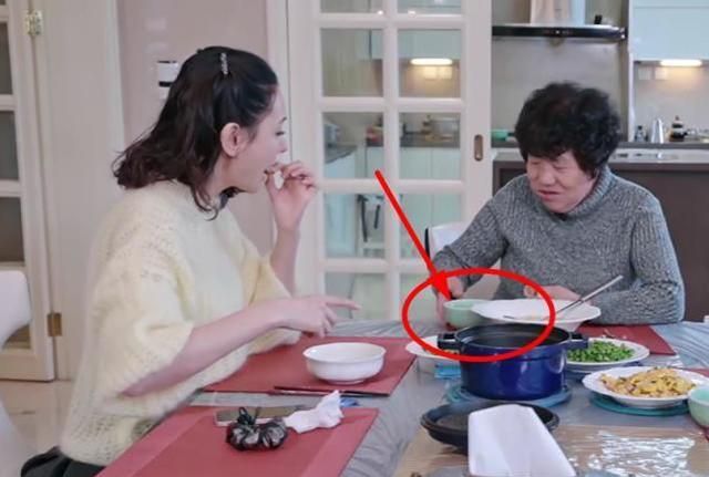 程莉莎给婆婆盛饭,用的碗引争议,就这么嫌弃出身农村的婆婆?休闲区蓝鸢梦想 - Www.slyday.coM 程莉莎给婆婆盛饭,用的碗引争议,就这么嫌弃出身农村的婆婆?休闲区蓝鸢梦想 - Www.slyday.coM