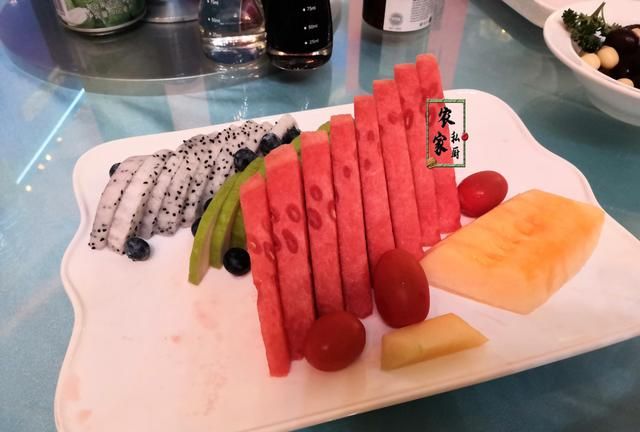 一线城市厦门的婚宴,晒朋友圈被吐槽,网友：星级酒店大排档饭菜休闲区蓝鸢梦想 - Www.slyday.coM