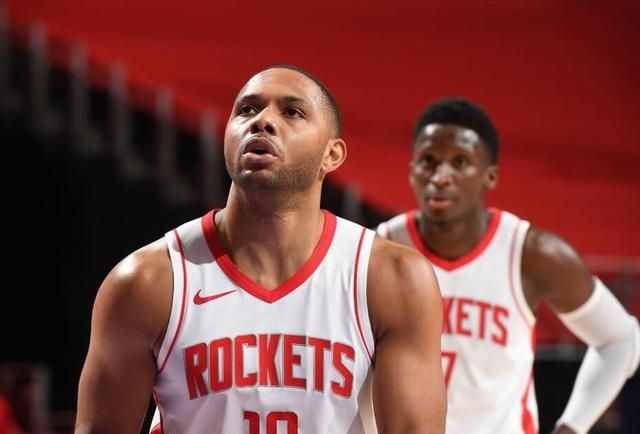 两场比赛火箭队依旧残阵出战,戈登,努瓦巴,豪斯,布朗,奥古斯丁5位替补