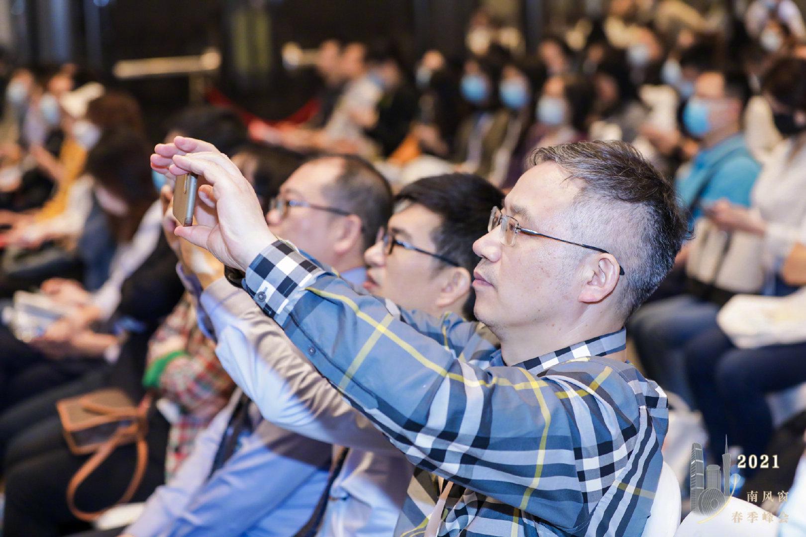南风窗总编辑李桂文作为开场演讲者