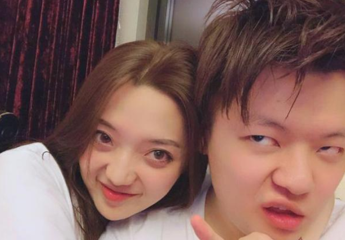 男友牙齿崎岖长相被嘲丑,脖子上吻痕印太深|张兆艺|男友|吻痕_新浪