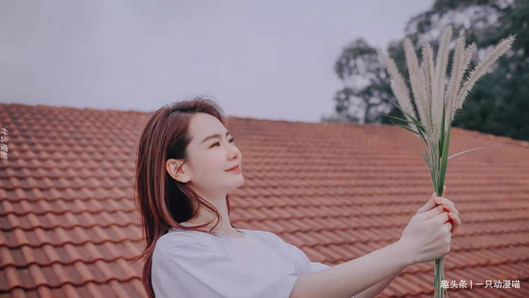 戚薇李承铉携女儿lucky外出游玩被偶遇，一家人温馨互动！休闲区蓝鸢梦想 - Www.slyday.coM