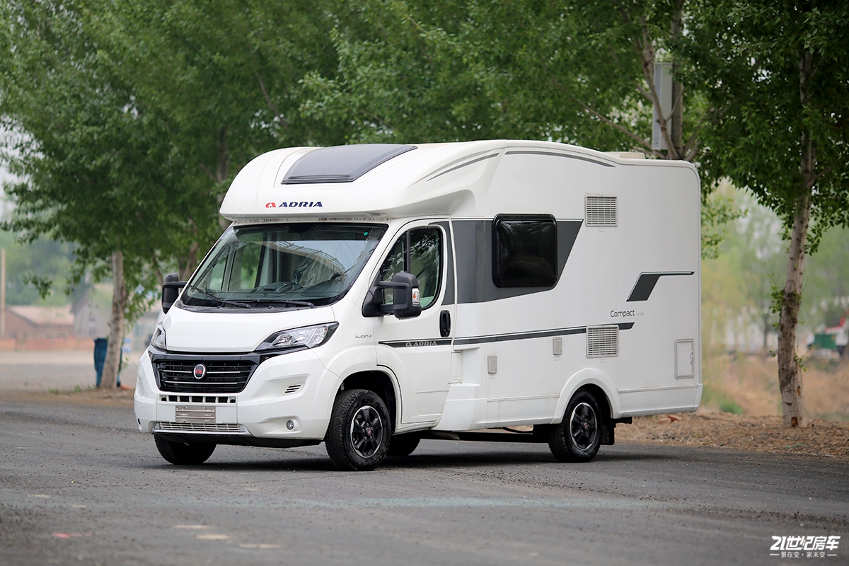 它便是国内唯一在售整车原装进口自行式房车:阿迪雅寻路者compact m